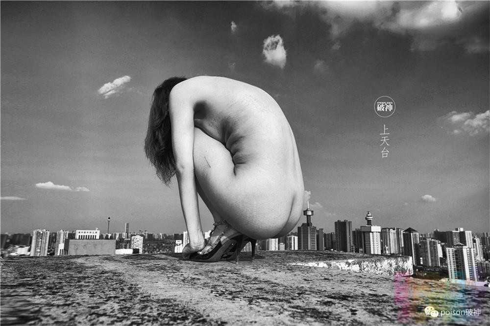 最新极限汤上莱卡摄影师『破神』众筹视图版 比尺度更大的是脑洞篇 高清私拍325P 高清1080P版(4)